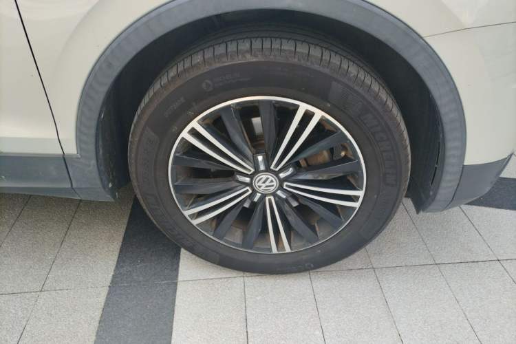 Used Volkswagen Tiguan L 2019 330TSI Automatic Two-Wheel Drive Panoramic Comfort Edition China VI Standard Right Front Wheel Hub
