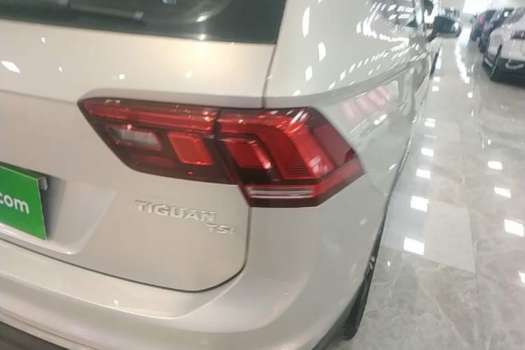 Used Volkswagen Tiguan L 2019 330TSI Automatic Two-Wheel Drive Smart Luxury Version China V Emission Standard Right Rear Taillight