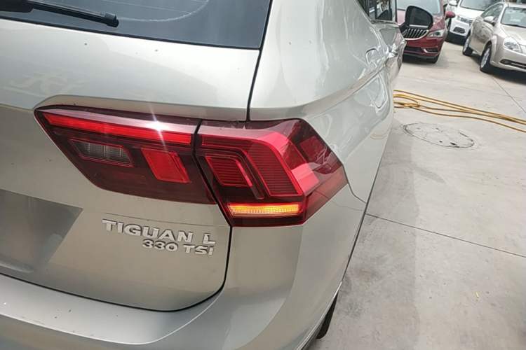 Used Volkswagen Tiguan L 2019 Revised 330TSI Automatic Two-Wheel Drive Smart & Luxury Edition China VI Standard Right Rear Taillight