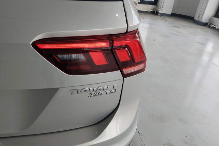 Used Volkswagen Tiguan L 2019 330TSI Automatic Two-Wheel Drive Panoramic Comfort Edition China VI Standard Right Rear Taillight
