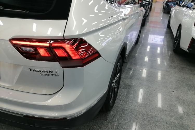 Used Volkswagen Tiguan L 2019 Updated Version 330TSI Automatic Two-Wheel Drive Panoramic Comfort Edition China VI Standard Right Rear Taillight