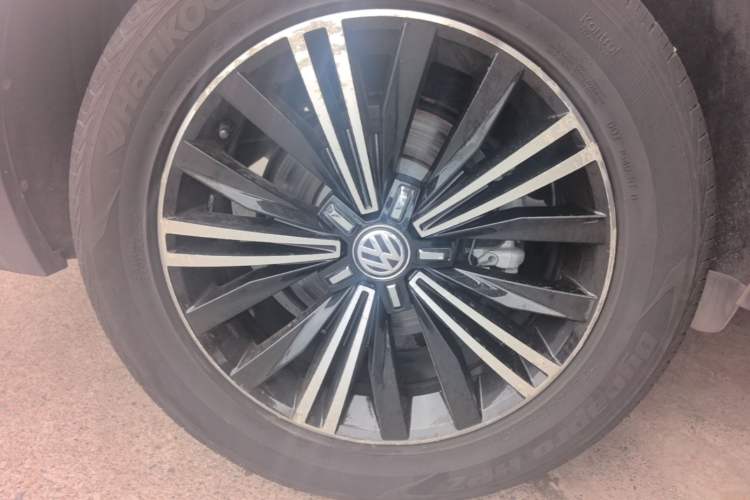 Used Volkswagen Tiguan L 2019 330TSI Automatic Two-Wheel Drive Panoramic Comfort Edition China VI Standard Right Rear Wheel Hub