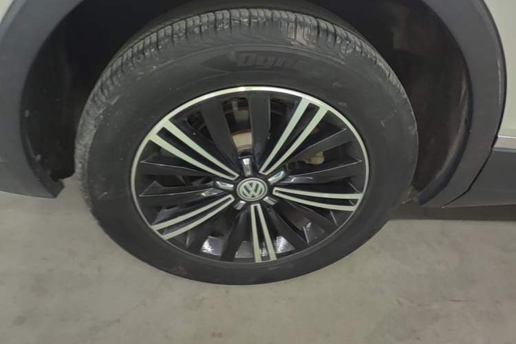 Used Volkswagen Tiguan L 2019 Updated Version 330TSI Automatic Two-Wheel Drive Panoramic Comfort Edition China VI Standard Right Rear Wheel Hub