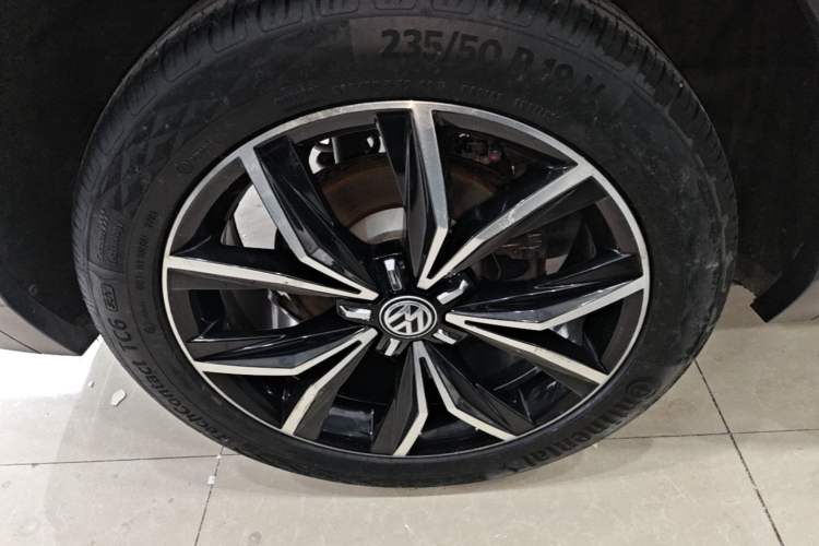 Used Volkswagen Tiguan L 2019 330TSI Automatic Two-Wheel Drive Smart Luxury Version China V Emission Standard Right Rear Wheel Hub