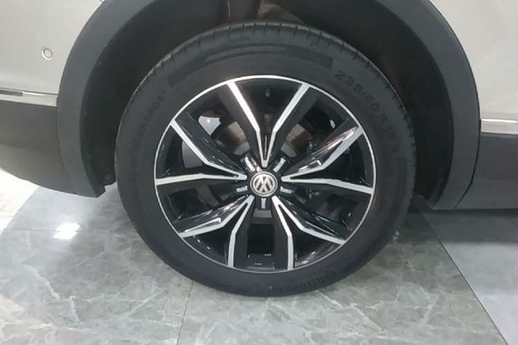 Used Volkswagen Tiguan L 2019 330TSI Automatic Two-Wheel Drive Smart Luxury Version China V Emission Standard Right Rear Wheel Hub