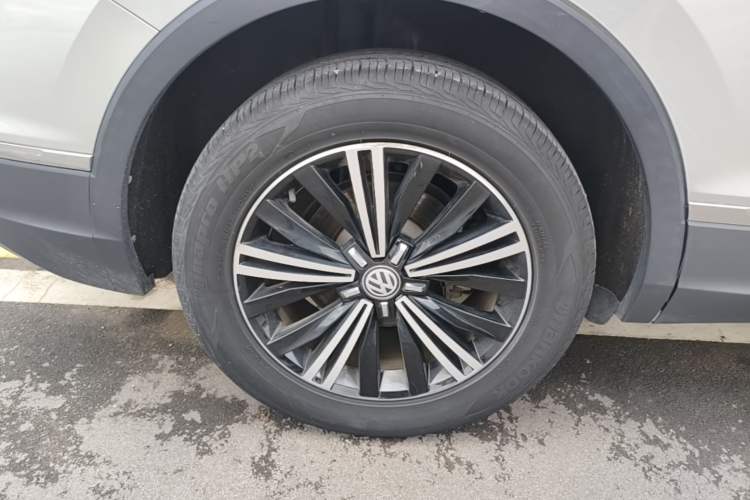 Used Volkswagen Tiguan L 2019 Revised Version 280TSI Automatic Two-Wheel Drive Panoramic Comfort Edition China VI Standard Right Rear Wheel Hub