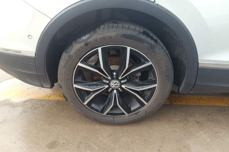 Used Volkswagen Tiguan L 2019 Revised 330TSI Automatic Two-Wheel Drive Smart & Luxury Edition China VI Standard Exterior 5