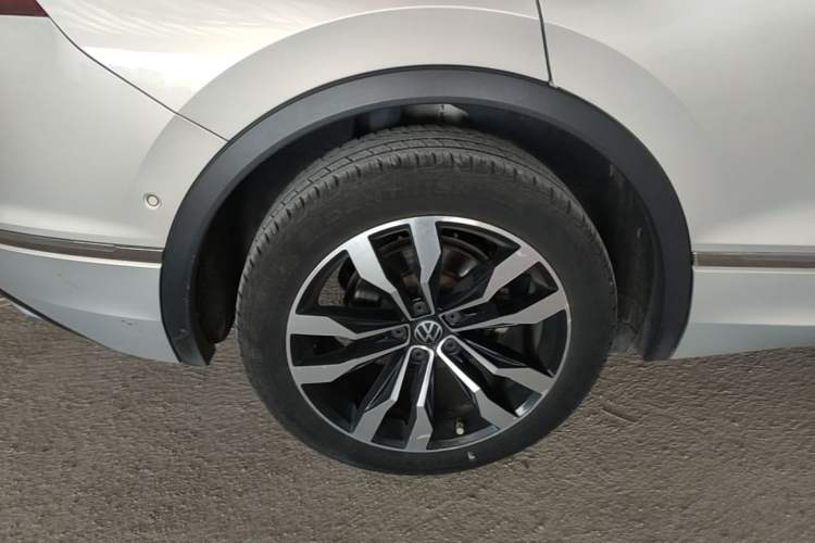 Used Volkswagen Tiguan L 2019 330TSI Automatic Two-Wheel Drive R-Line Flagship Model China VI Standard Right Rear Wheel Hub