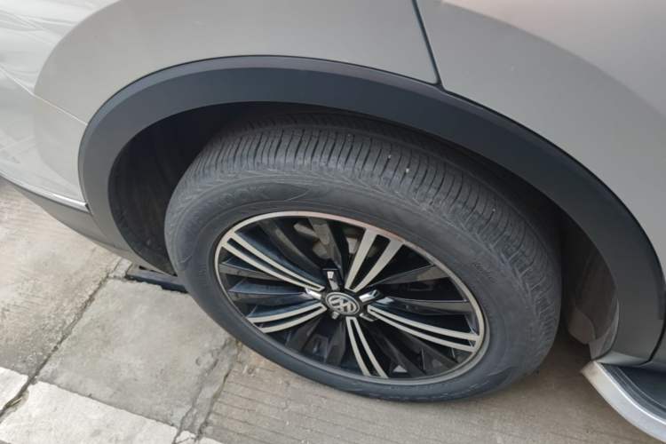 Used Volkswagen Tiguan L 2019 330TSI Automatic Two-Wheel Drive Panoramic Comfort Edition China V Standard Right Rear Wheel Hub