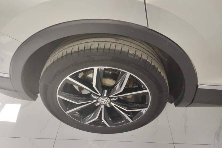 Used Volkswagen Tiguan L 2019 Revised 330TSI Automatic Two-Wheel Drive Smart & Luxury Edition China VI Standard Right Rear Wheel Hub