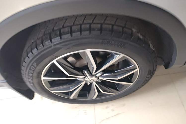 Used Volkswagen Tiguan L 2019 380TSI Automatic All-Wheel Drive Intelligent Luxury Version China V Standard Right Rear Wheel Hub