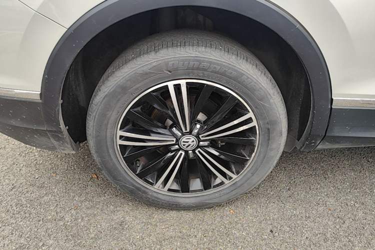 Used Volkswagen Tiguan L 2019 Updated Version 330TSI Automatic Two-Wheel Drive Panoramic Comfort Edition China VI Standard Right Rear Wheel Hub