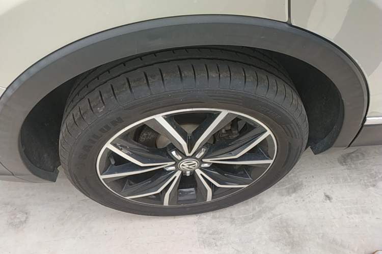 Used Volkswagen Tiguan L 2019 Revised 330TSI Automatic Two-Wheel Drive Smart & Luxury Edition China VI Standard Right Rear Wheel Hub