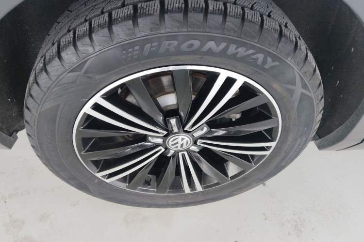 Used Volkswagen Tiguan L 2019 330TSI Automatic Two-Wheel Drive Panoramic Comfort Edition China VI Standard Right Rear Wheel Hub