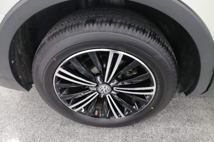 Used Volkswagen Tiguan L 2019 Updated Version 330TSI Automatic Two-Wheel Drive Panoramic Comfort Edition China VI Standard Right Rear Wheel Hub