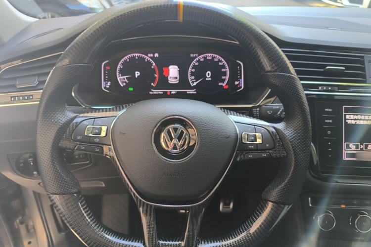 Used Volkswagen Tiguan L 2019 330TSI Automatic Two-Wheel Drive Luxury Edition China VI Standard Steering Wheel