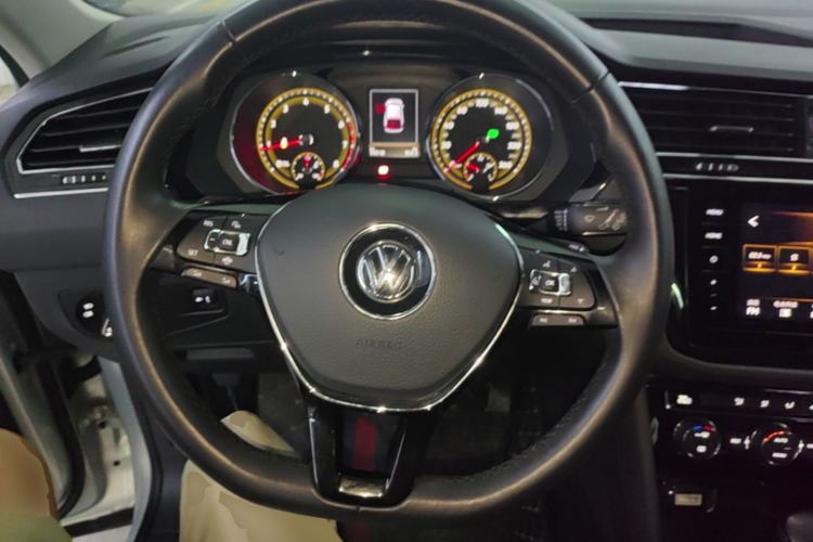 Used Volkswagen Tiguan L 2019 Updated Version 330TSI Automatic Two-Wheel Drive Panoramic Comfort Edition China VI Standard Steering Wheel