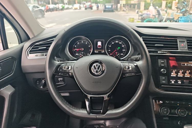 Used Volkswagen Tiguan L 2019 330TSI Automatic Two-Wheel Drive Smart Luxury Version China VI Standard Steering Wheel