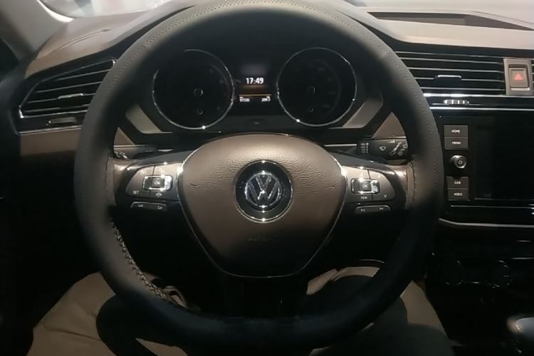 Used Volkswagen Tiguan L 2019 330TSI Automatic Two-Wheel Drive Smart Luxury Version China V Emission Standard Steering Wheel