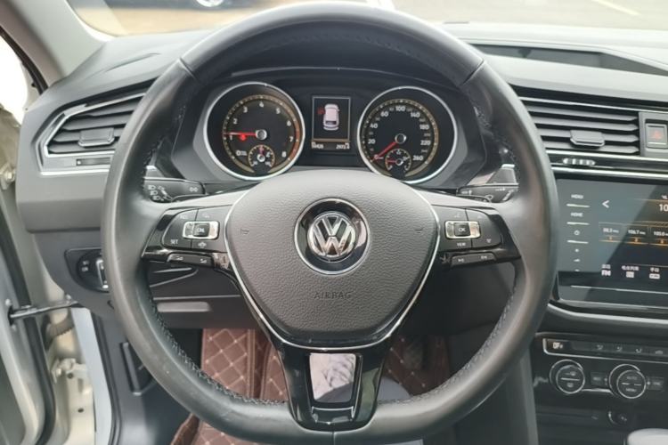Used Volkswagen Tiguan L 2019 Revised Version 280TSI Automatic Two-Wheel Drive Panoramic Comfort Edition China VI Standard Steering Wheel