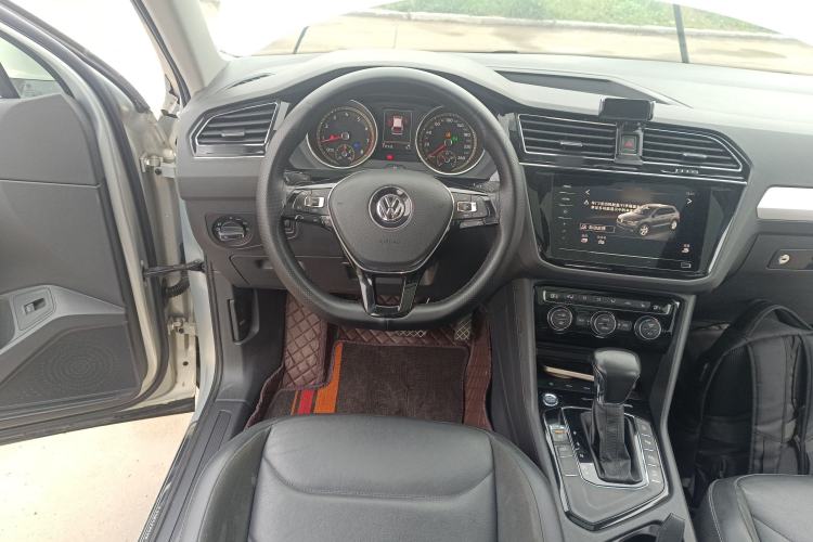 Used Volkswagen Tiguan L 2019 Revised 330TSI Automatic Two-Wheel Drive Smart & Luxury Edition China VI Standard Steering Wheel