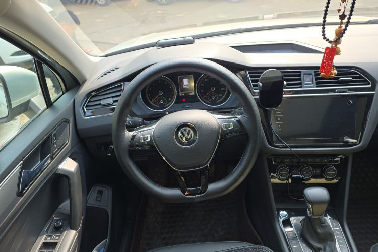 Used Volkswagen Tiguan L 2019 Revised 330TSI Automatic Two-Wheel Drive Smart & Luxury Edition China VI Standard Steering Wheel