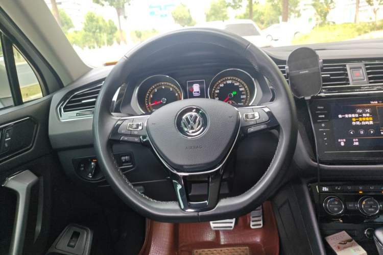 Used Volkswagen Tiguan L 2019 330TSI Automatic Two-Wheel Drive Smart Luxury Version China VI Standard Steering Wheel