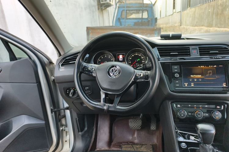 Used Volkswagen Tiguan L 2019 330TSI Automatic Two-Wheel Drive Panoramic Comfort Edition China VI Standard Steering Wheel