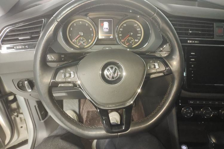 Used Volkswagen Tiguan L 2019 Revised 330TSI Automatic Two-Wheel Drive Smart & Luxury Edition China VI Standard Steering Wheel