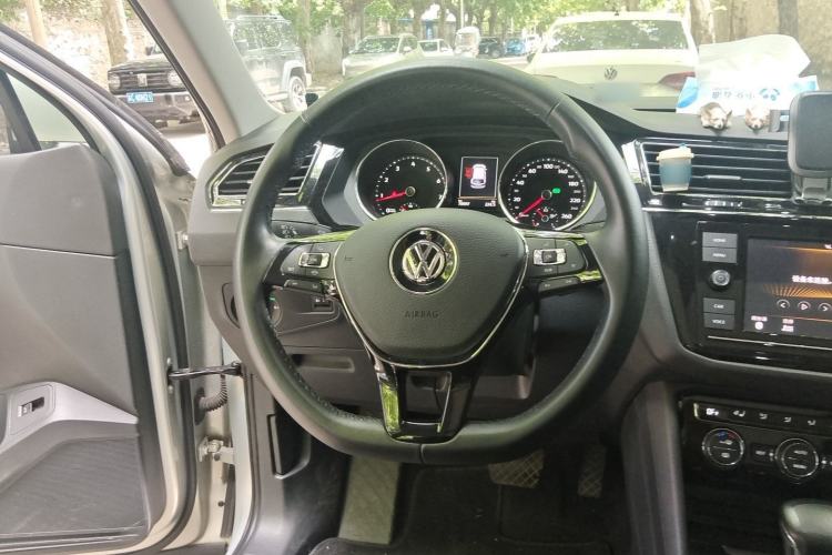 Used Volkswagen Tiguan L 2019 330TSI Automatic Two-Wheel Drive Smart Luxury Version China VI Standard Steering Wheel