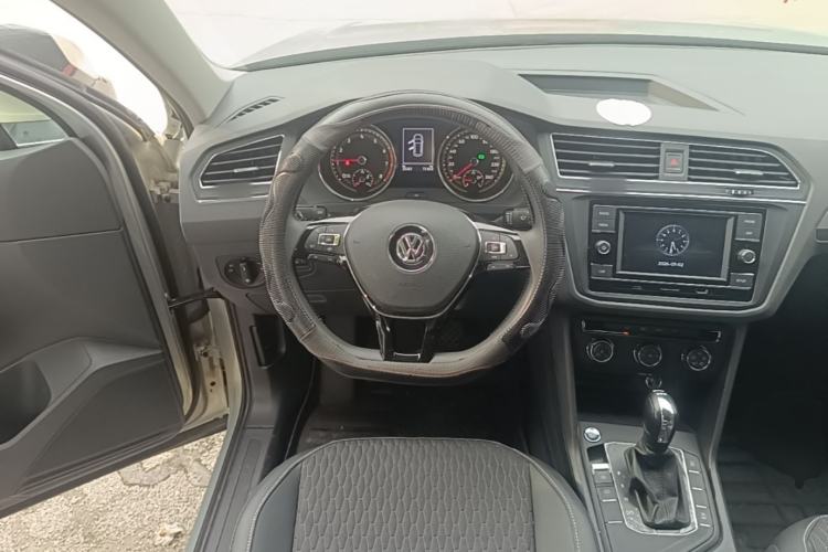 Used Volkswagen Tiguan L 2019 330TSI Automatic Two-Wheel Drive Luxury Edition China VI Standard Steering Wheel