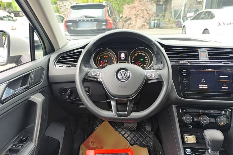 Used Volkswagen Tiguan L 2019 Updated Version 330TSI Automatic Two-Wheel Drive Panoramic Comfort Edition China VI Standard Steering Wheel
