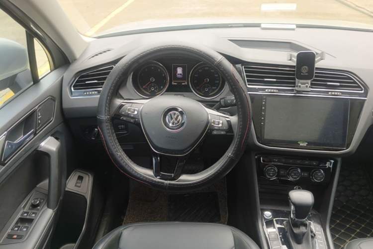 Used Volkswagen Tiguan L 2019 Revised 330TSI Automatic Two-Wheel Drive Smart & Luxury Edition China VI Standard Steering Wheel