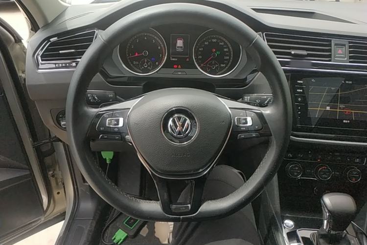 Used Volkswagen Tiguan L 2019 Revised 330TSI Automatic Two-Wheel Drive Smart & Luxury Edition China VI Standard Steering Wheel
