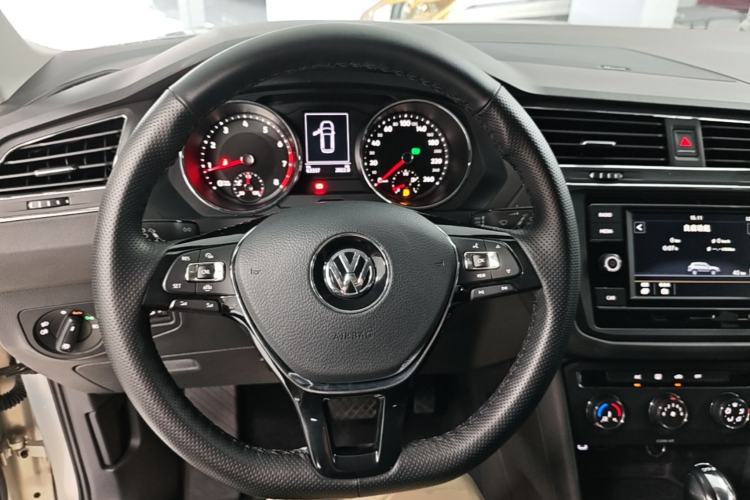 Used Volkswagen Tiguan L 2019 330TSI Automatic Two-Wheel Drive Luxury Edition China VI Standard Steering Wheel