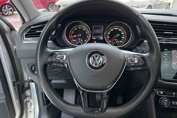 Used Volkswagen Tiguan L 2019 Revised Version 280TSI Automatic Two-Wheel Drive Panoramic Comfort Edition China VI Standard Steering Wheel