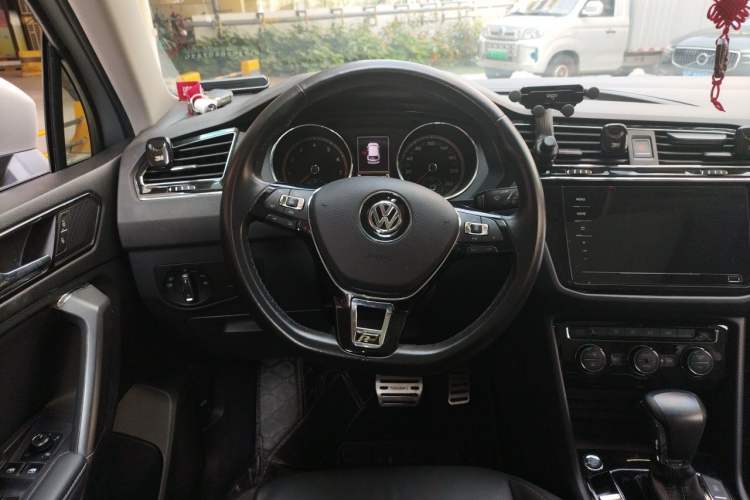 Used Volkswagen Tiguan L 2019 330TSI Automatic Two-Wheel Drive Panoramic Comfort Edition China VI Standard Steering Wheel