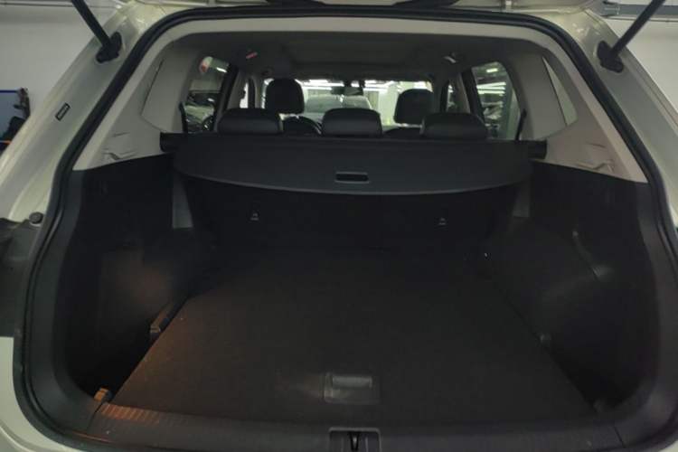 Used Volkswagen Tiguan L 2019 Updated Version 330TSI Automatic Two-Wheel Drive Panoramic Comfort Edition China VI Standard Trunk