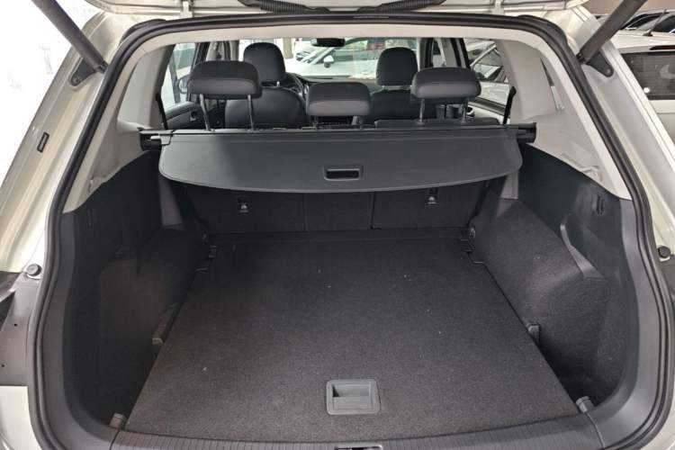Used Volkswagen Tiguan L 2019 330TSI Automatic Two-Wheel Drive Smart Luxury Version China V Emission Standard Trunk