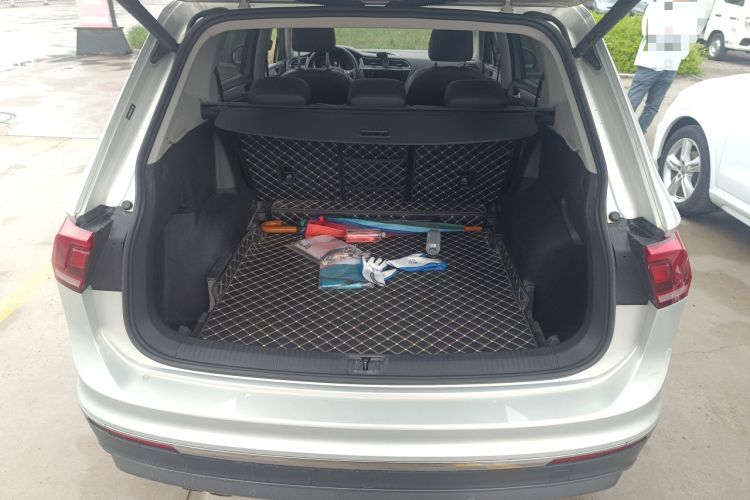 Used Volkswagen Tiguan L 2019 Revised 330TSI Automatic Two-Wheel Drive Smart & Luxury Edition China VI Standard Trunk