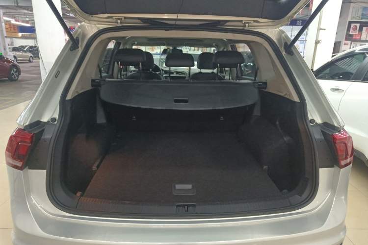 Used Volkswagen Tiguan L 2019 330TSI Automatic Two-Wheel Drive Panoramic Comfort Edition China VI Standard Trunk