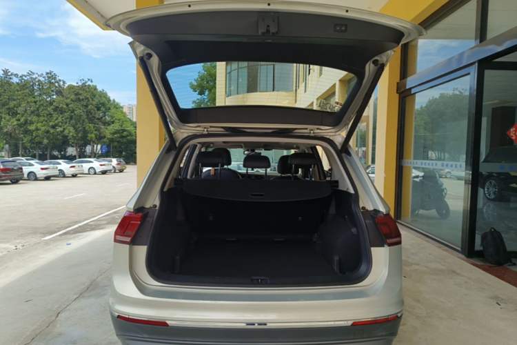 Used Volkswagen Tiguan L 2019 330TSI Automatic Two-Wheel Drive Smart Luxury Version China VI Standard Trunk