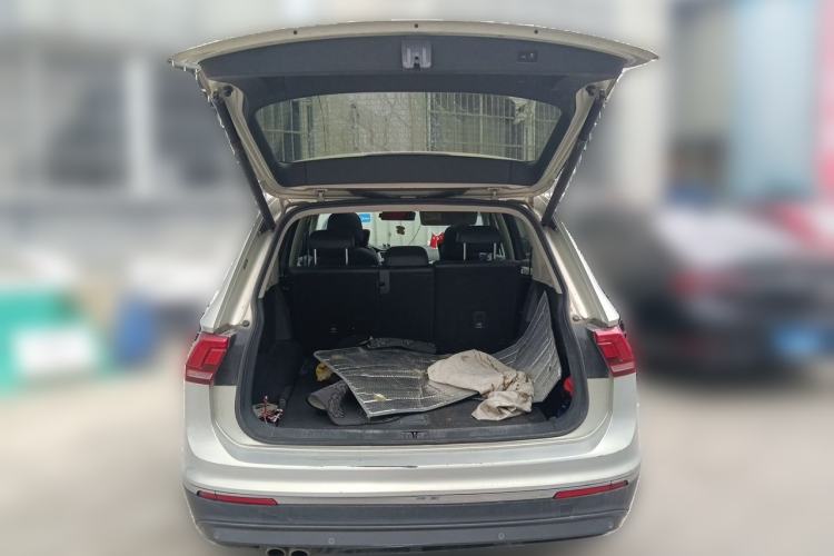 Used Volkswagen Tiguan L 2019 330TSI Automatic Two-Wheel Drive Smart Luxury Version China VI Standard Trunk