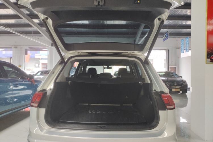 Used Volkswagen Tiguan L 2019 Revised 330TSI Automatic Two-Wheel Drive Smart & Luxury Edition China VI Standard Trunk