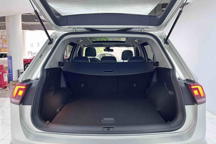 Used Volkswagen Tiguan L 2019 Revised Version 280TSI Automatic Two-Wheel Drive Panoramic Comfort Edition China VI Standard Trunk