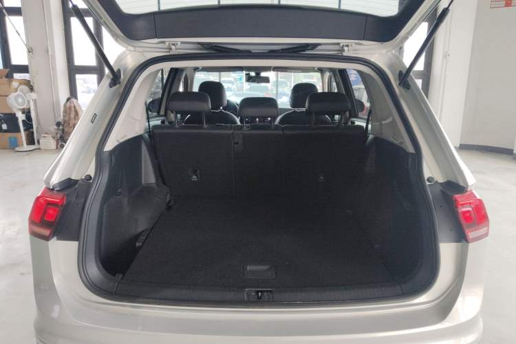 Used Volkswagen Tiguan L 2019 330TSI Automatic Two-Wheel Drive Panoramic Comfort Edition China VI Standard Trunk