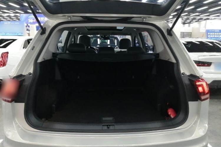 Used Volkswagen Tiguan L 2019 Updated Version 330TSI Automatic Two-Wheel Drive Panoramic Comfort Edition China VI Standard Trunk