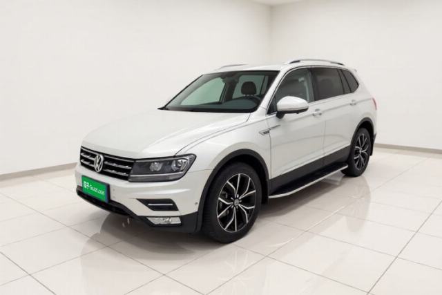 Volkswagen Tiguan L 2019 Revised 330TSI Automatic Two-Wheel Drive Smart & Luxury Edition China VI Standard مستعملة