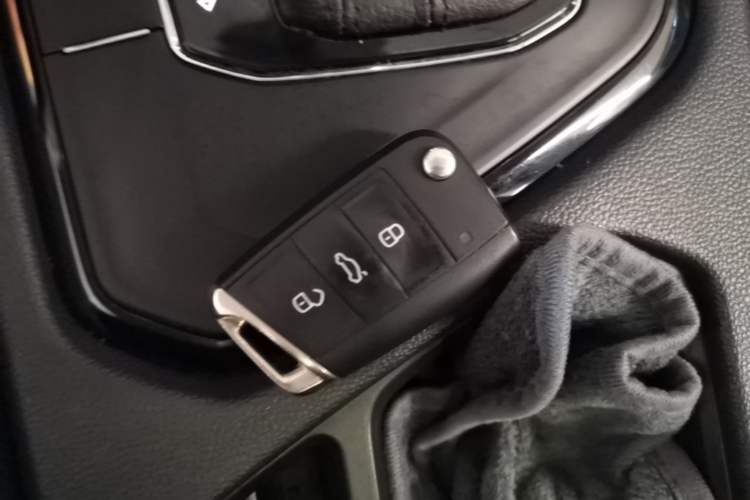 Used Volkswagen Tiguan L 2019 330TSI Automatic Two-Wheel Drive Panoramic Comfort Edition China VI Standard Vehicle Key
