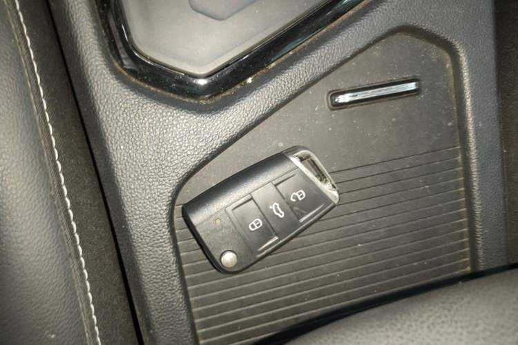 Used Volkswagen Tiguan L 2019 330TSI Automatic Two-Wheel Drive R-Line Flagship Model China VI Standard Vehicle Key